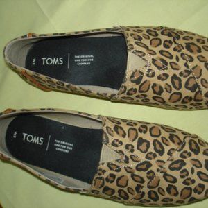 TOMS Cheetah slip ons / loafers 8